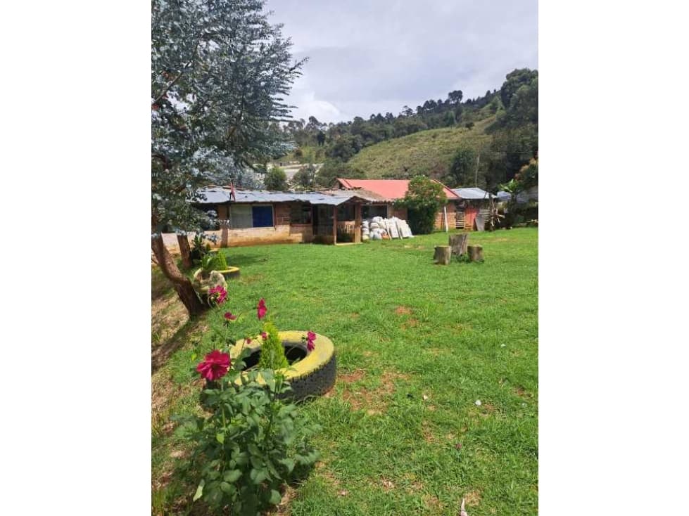 SE VENDE HERMOSA FINCA EN SANTA ELENA DE 4224 MTS PEDIDO 310.MILLONES - 1