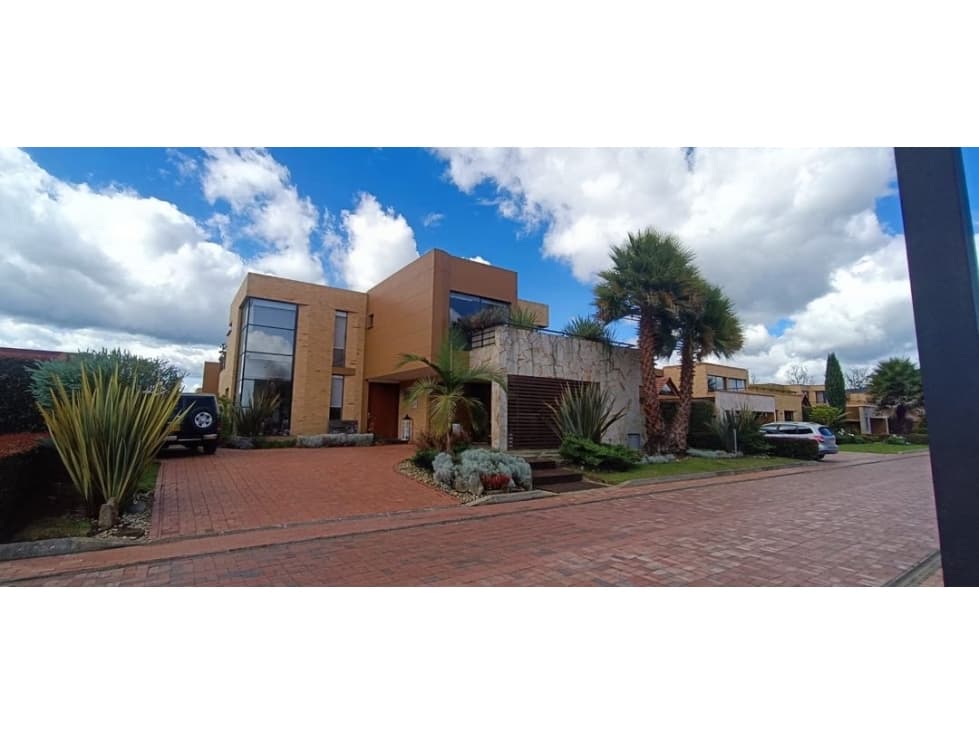 Se vende Majestuosa casa en prestigioso Club House! - 1