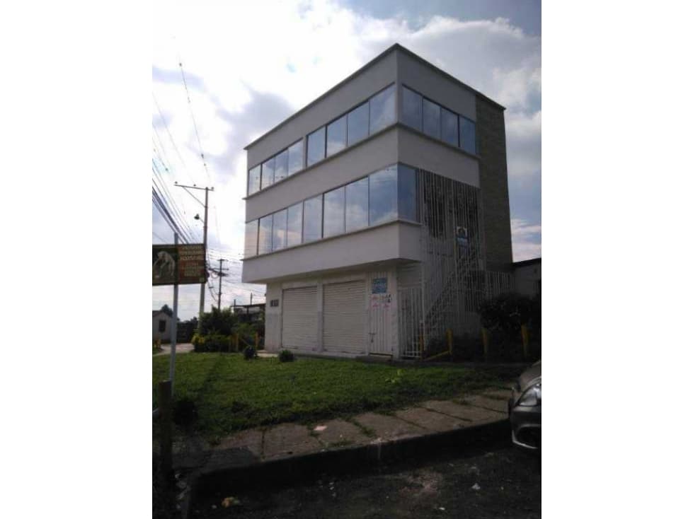 SE VENDE LOCAL CON DOS APARTAMENTOS EN CALARCA QUINDIO. - 1