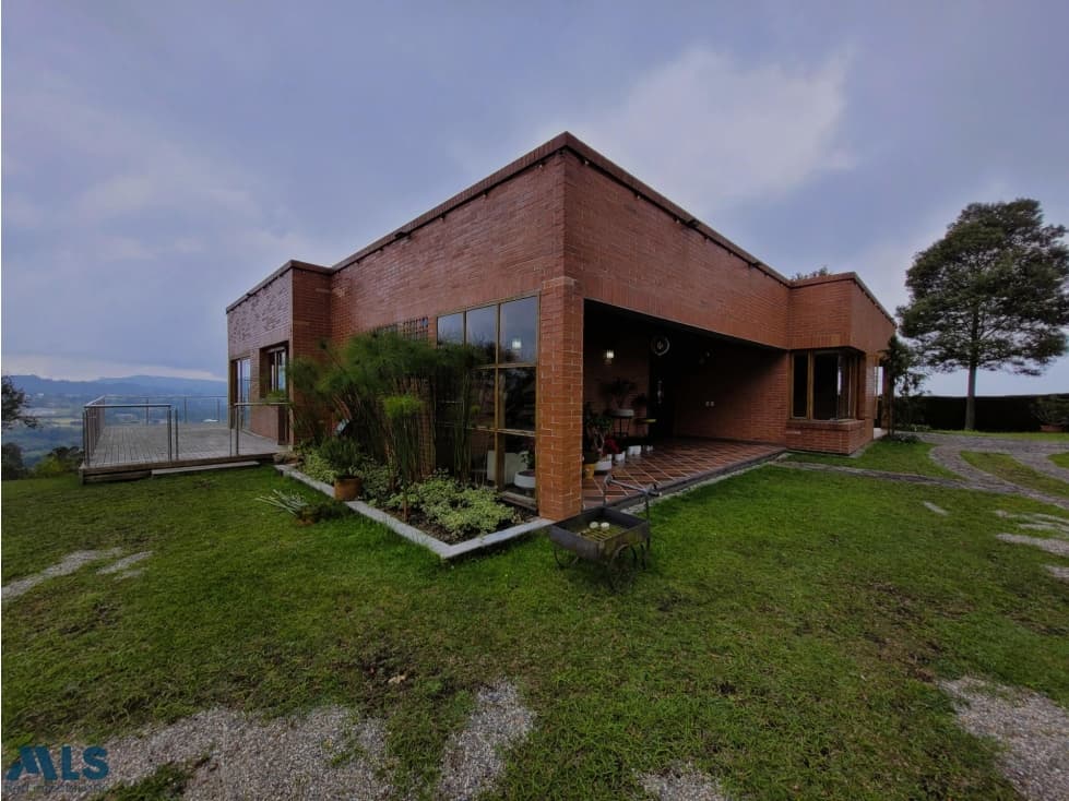 Una casa en Santa Elena, espectacular en cada deta...(MLS#255941) - 1