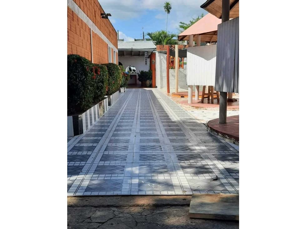 VENDE MOTEL CASA Y BODEGA VIA PLANETA RICA - 1