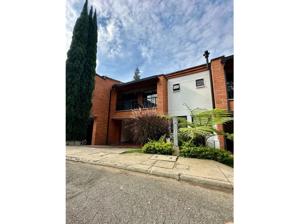 CASA EN VENTA - SECTOR CUMBRES - 1