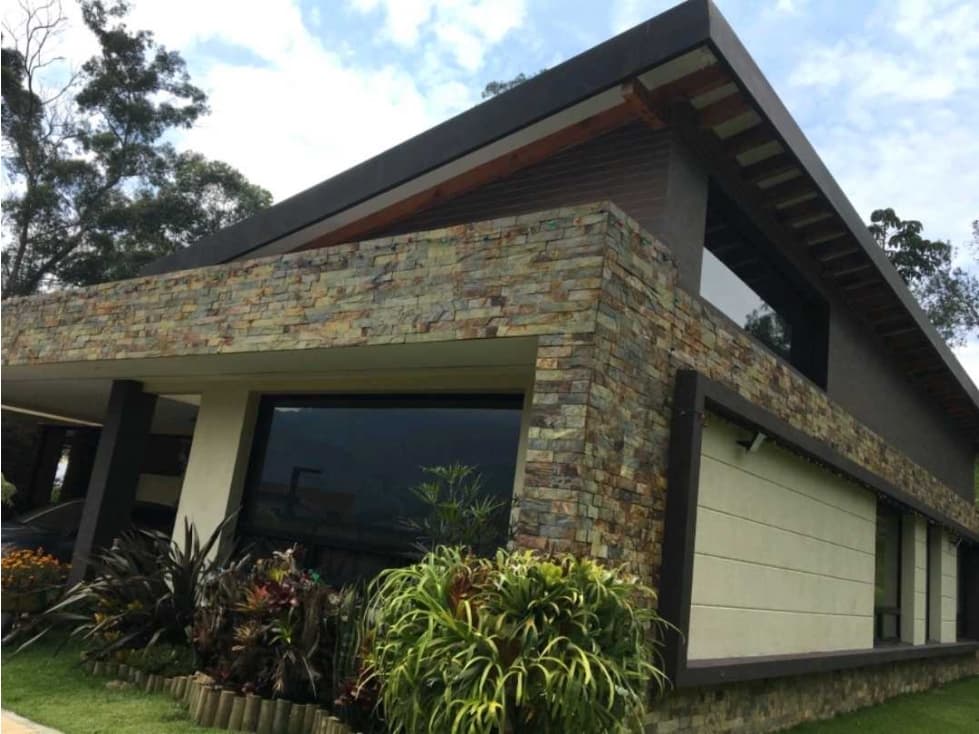 Vendemos hermosa casa en Envigado - 1