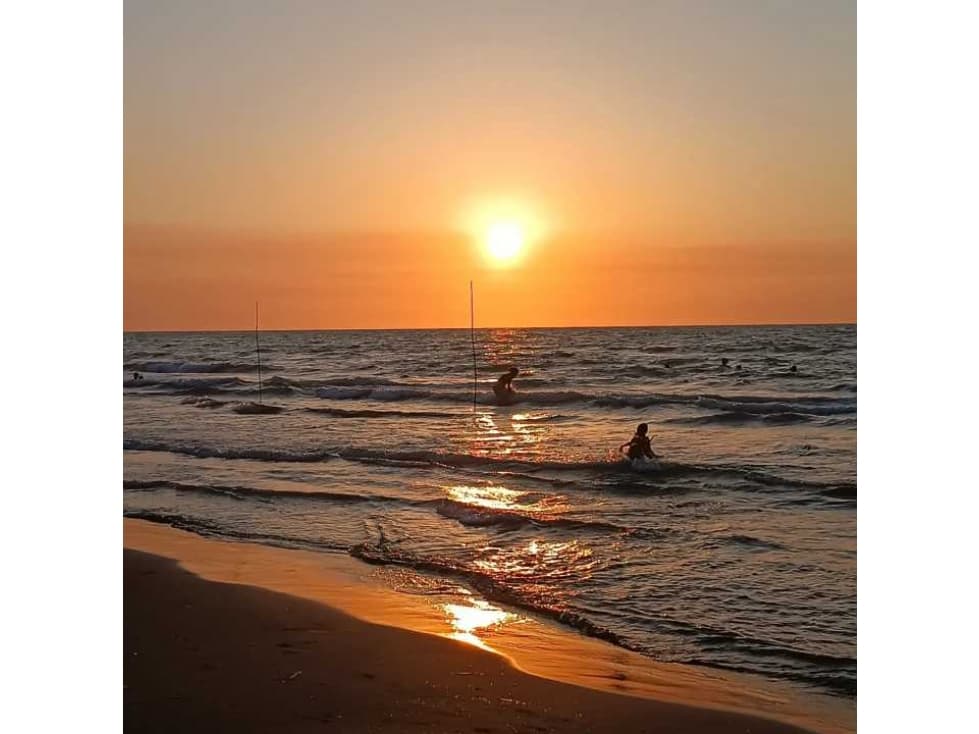 VENDO BELLA CABAÑA EN MOÑITOS A SEGUNDA LÍNEA DE MAR IDEAL INVERSIÓN - 1