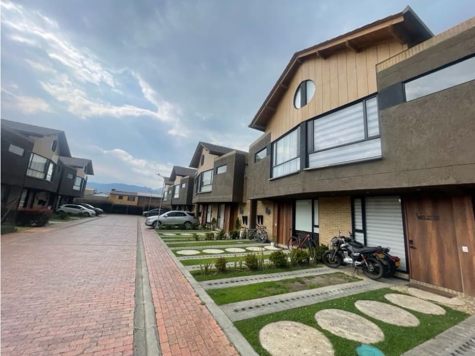 Vendo bella casa de dos niveles en cajica - 1