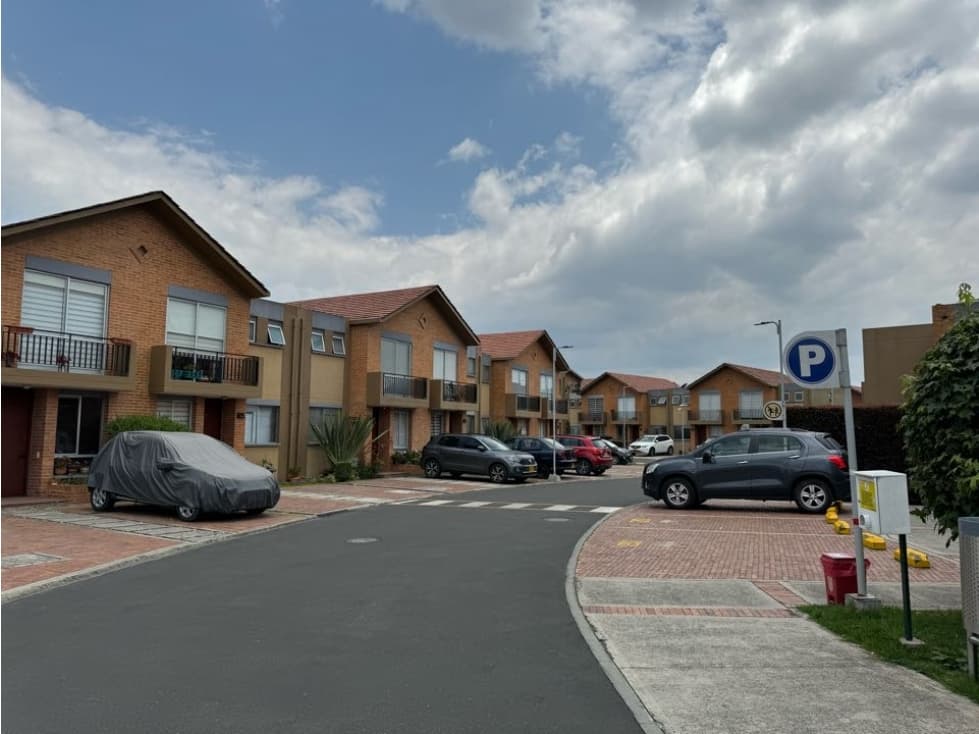 Bajo de precio ,casa de dos niveles en cajica - 1