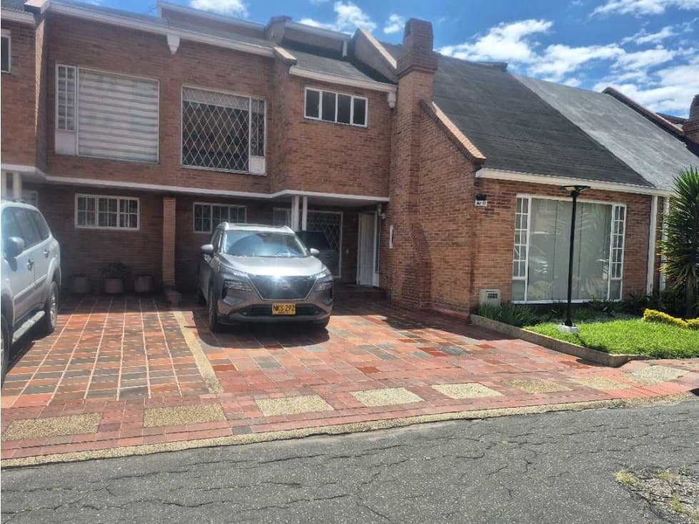 VENDO CASA EN CEDRITOS ESPECTACULAR - 1