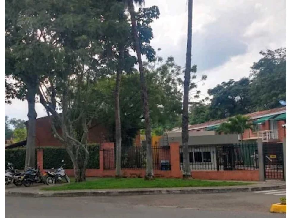 VENDO CASA EN CONDOMINIO EL INGENIO 2 NIVELES LJ 9854547 - 1