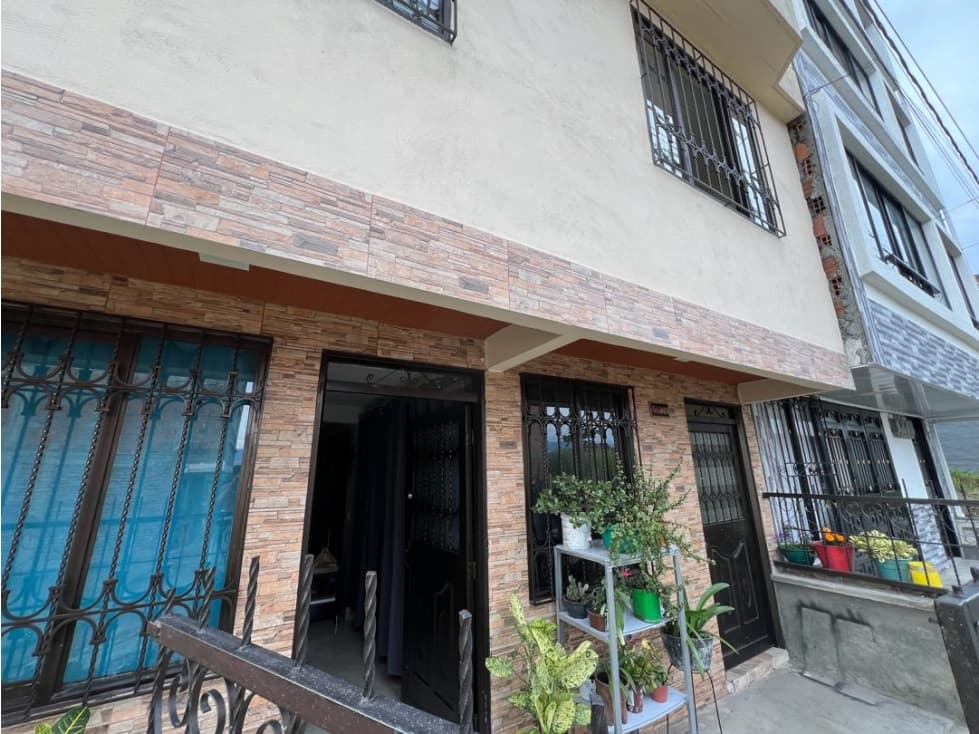 VENDO CASA DE DOS PISOS - 1