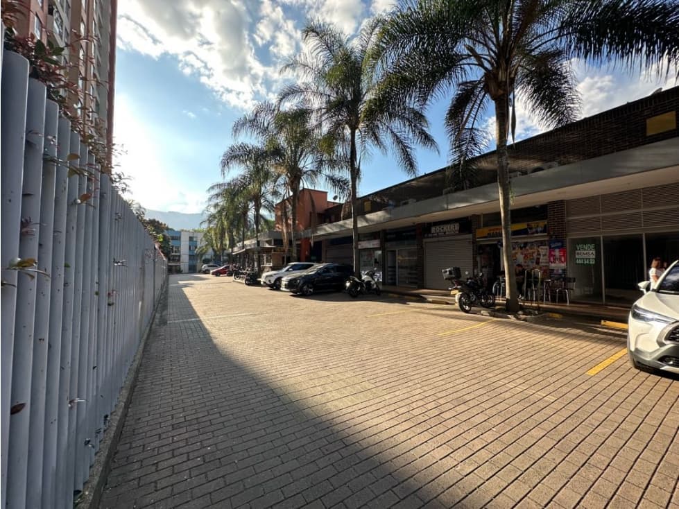 VENDO EXCELENTE LOCAL EN BULEVAR 55 - 1