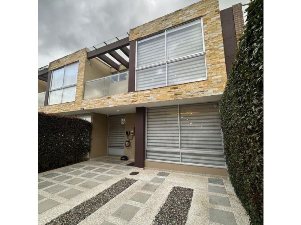 VENDO HERMOSA CASA CONJUNTO CON CLUB HOUSE CHIA - 1