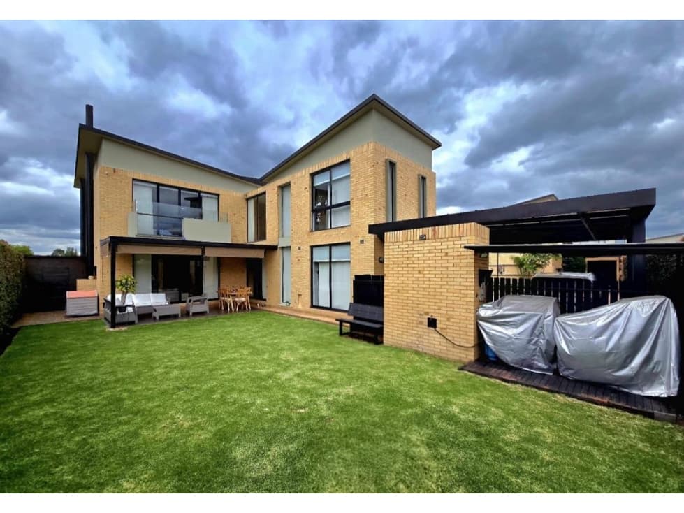 VENDO HERMOSA CASA EN EXCLUSIVO CONJUNTO DE CAJICA - 1