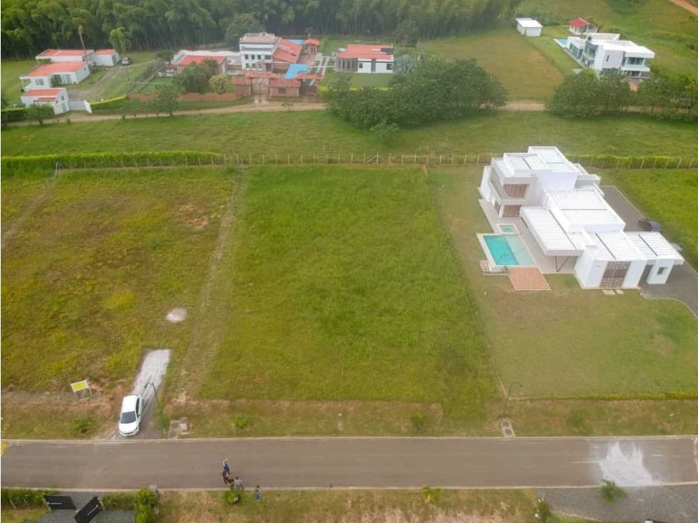 VENDO HERMOSO LOTE PLANO CON EXCELENTE VISTA AL VALLE - 1