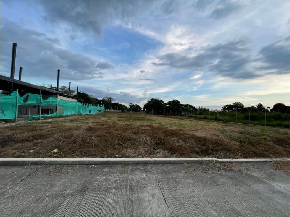 Vendo lote santa Elena vía al castillo - 1