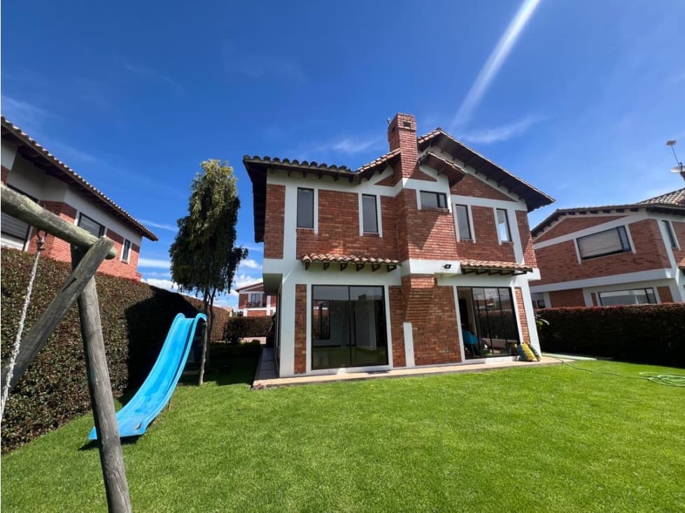 Rento linda casa campestre con 4 alcobas, amplia zona verde. - 1