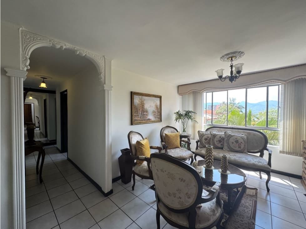 Venta apartamento cuarto piso sin ascensor. El Poblado, La Inferior. - 1