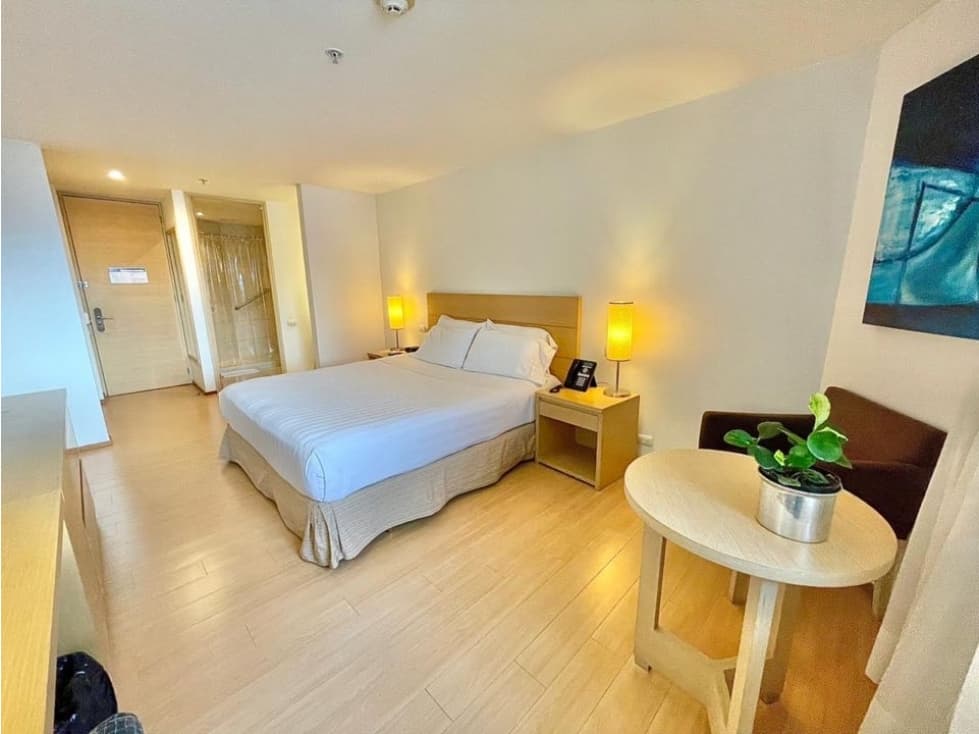 Venta Apartasuite Hotelera en el Poblado en Milla de Oro 40 mt2 - 1