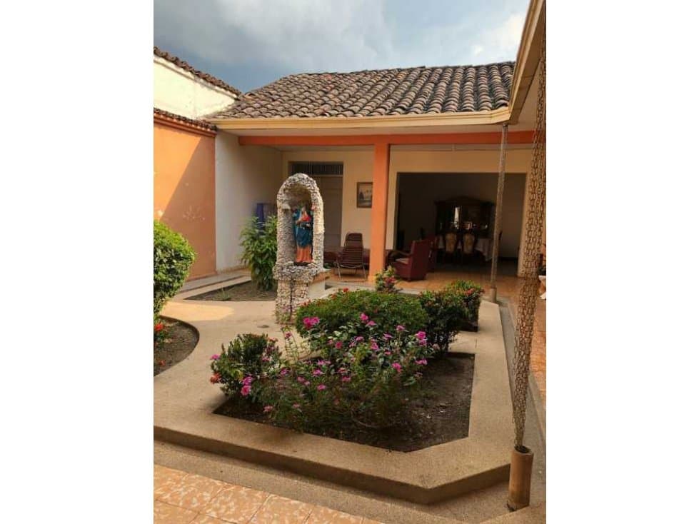 VENTA CASA CON 645.46m² DE CONSTRUCCIÓN EN BUGA - 1