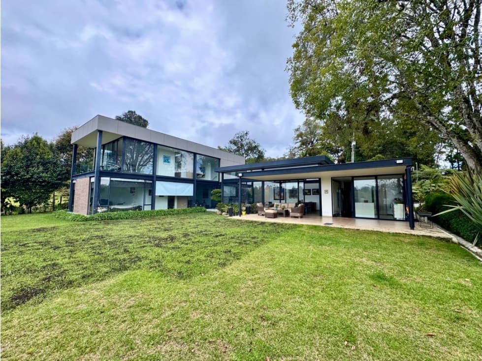 Venta - Casa en alto de palmas - 350 m² construidos 2600 m² lote - 1