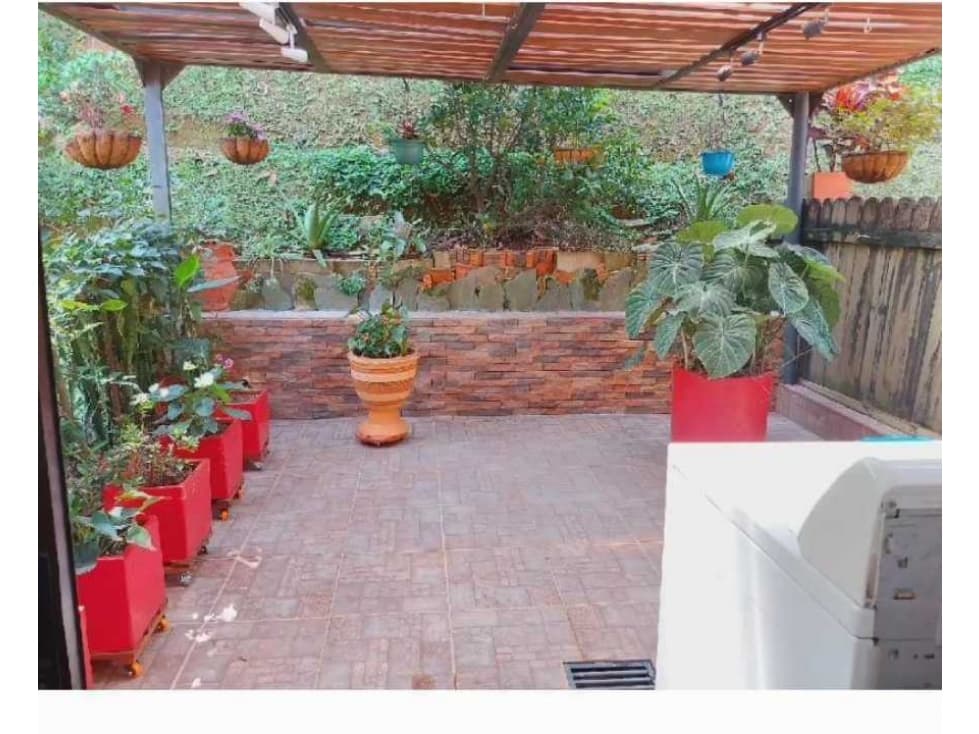 VENTA DE CASA REMODELADA PARTE BAJA DE LA CUENCA ENVIGADO - 1