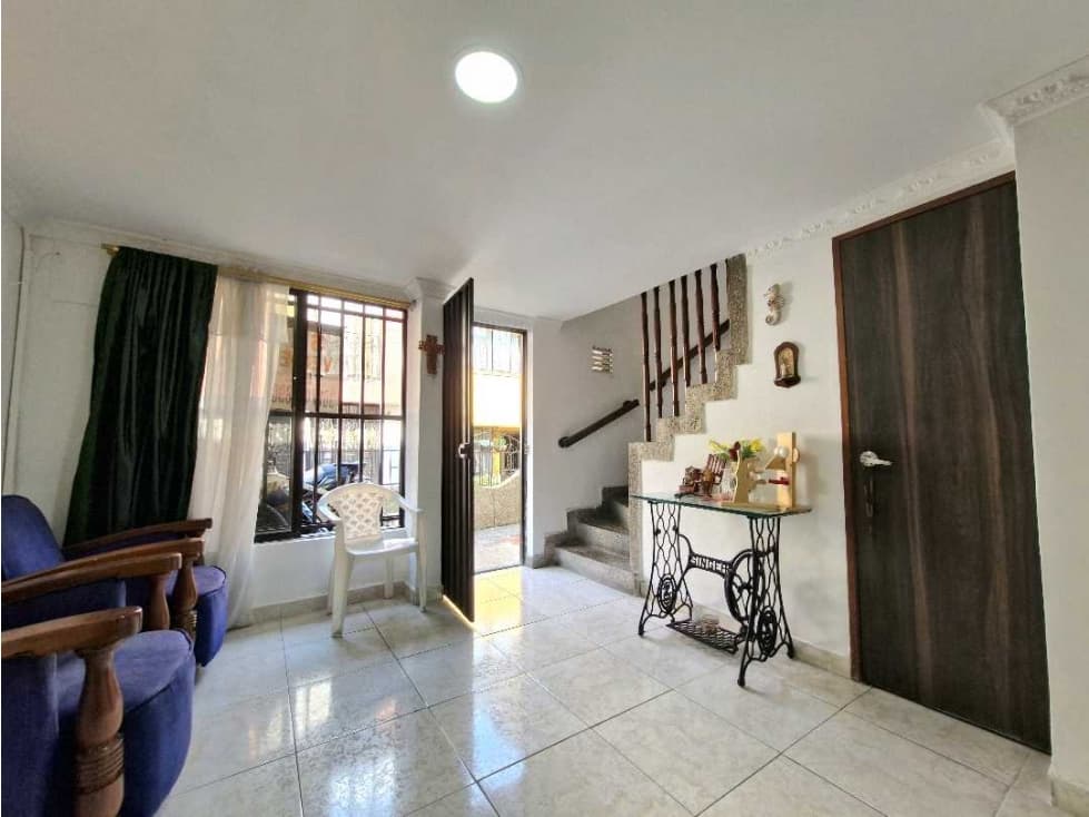 Venta Casa unifamiliar cerca al metro de la estrella - 1