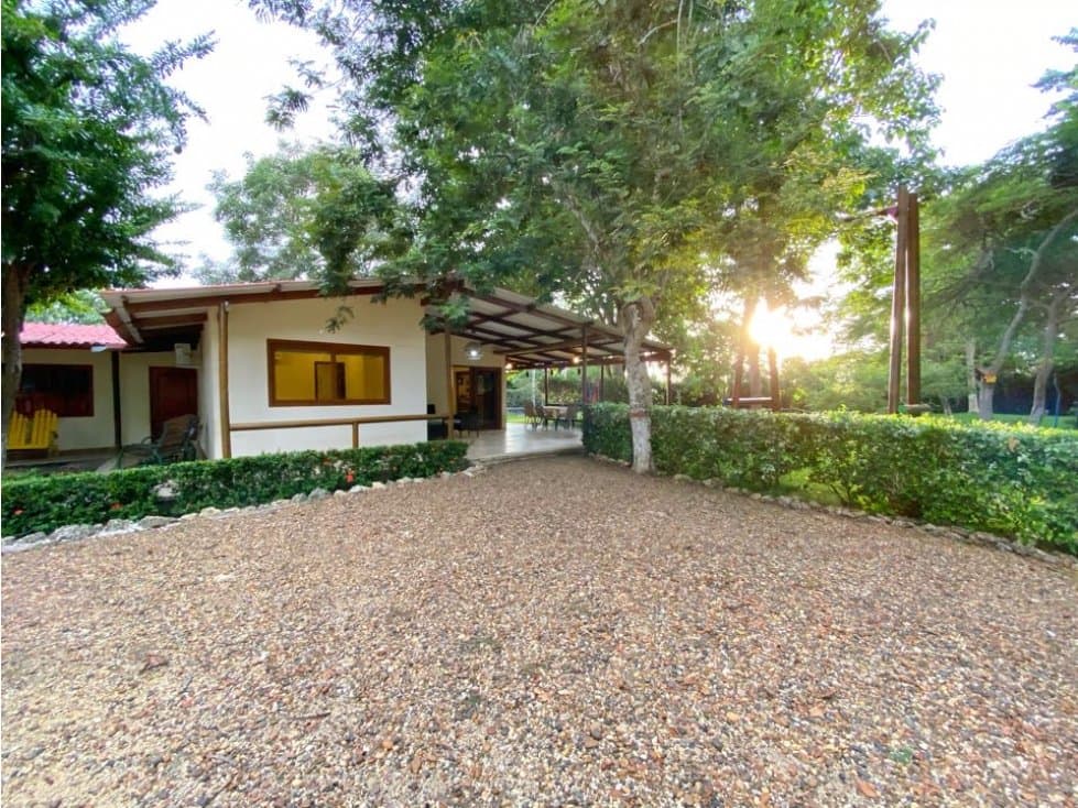 Venta casa-finca de 1 hectárea en zona norte Via Punta Canoa Cartagena - 1