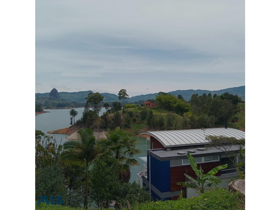 VENTA DE APARTA LOFT GUATAPE(MLS#252178) - 1