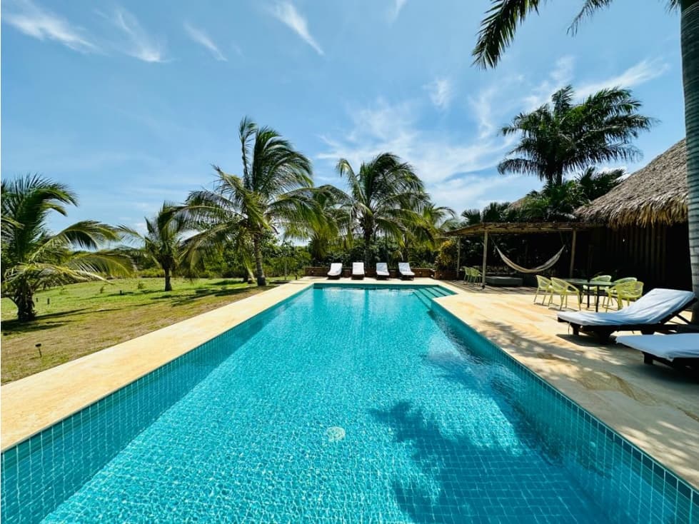 Venta de Hotel- Finca con 9 Hectáreas y salida al mar - 1