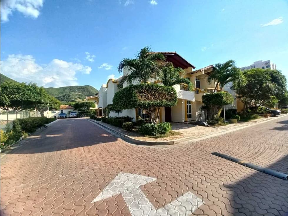 VENTA CASA MODERNA REMODELADA EN SANTA MARTA RODADERO - 1