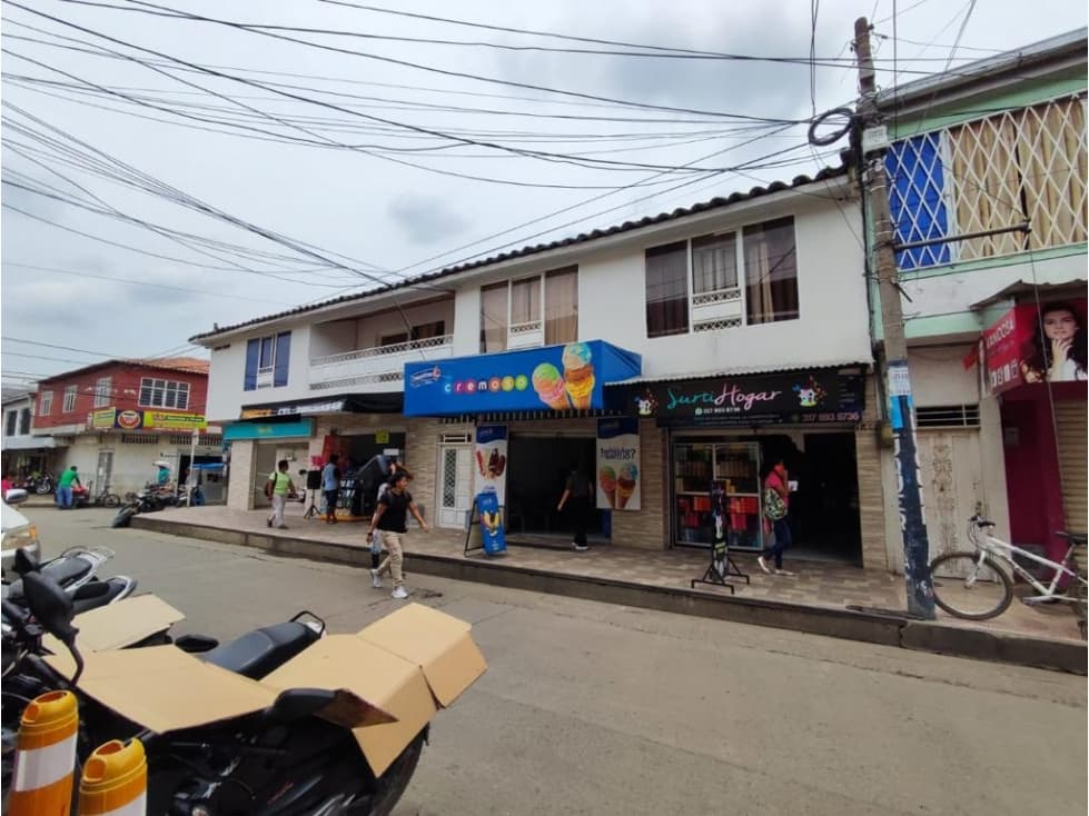 Propiedad comercial esquinera en venta en Jamundi con locales - 1