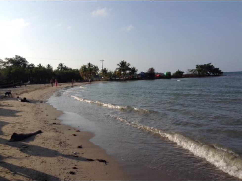 VENTA DE CASA CON LOTE EN COVEÑAS - 1