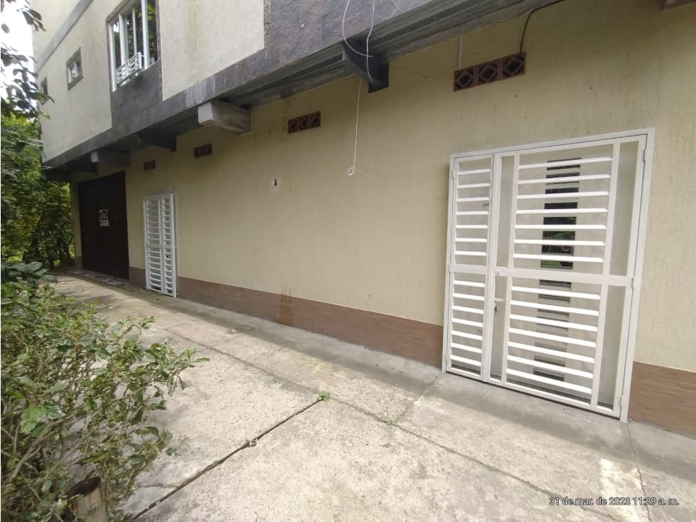 Bodega en arriendo B/ Entrerrios - 1