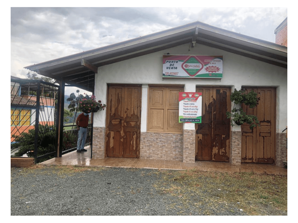 Local comercial, con apartamento - sector turístico - 1