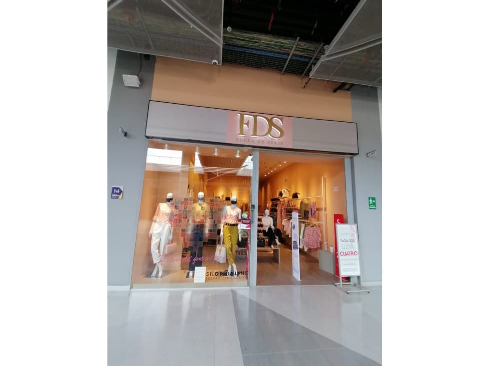 LOCAL EN EL CENTRO COMERCIAL NUESTRO CARTAGO - 1