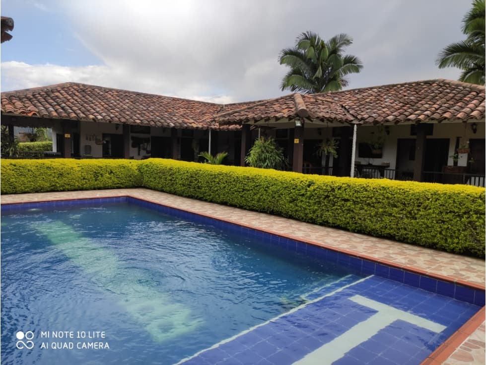 HERMOSA FINCA PARA ALQUILAR EN SECTOR Q. NARAJAL  30 PAX - 1