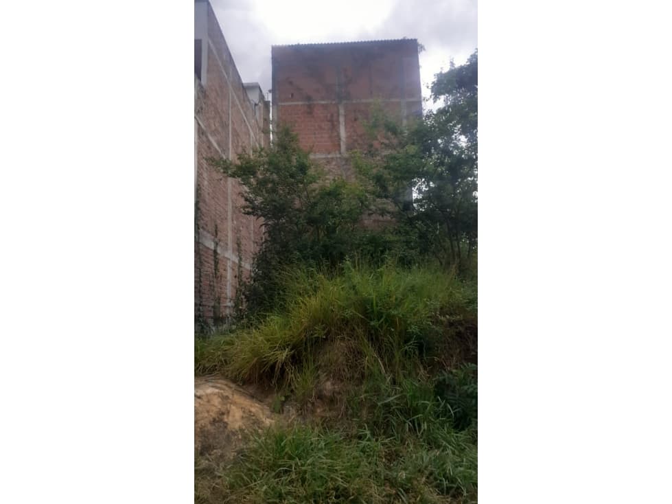 VENDO LOTE URBANIZACION LAS COLINAS - 1