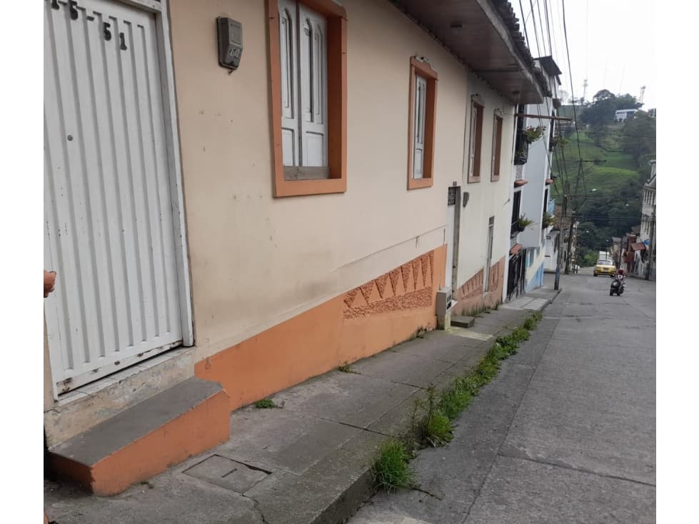 SE VENDE LOTE COMERCIAL - 1