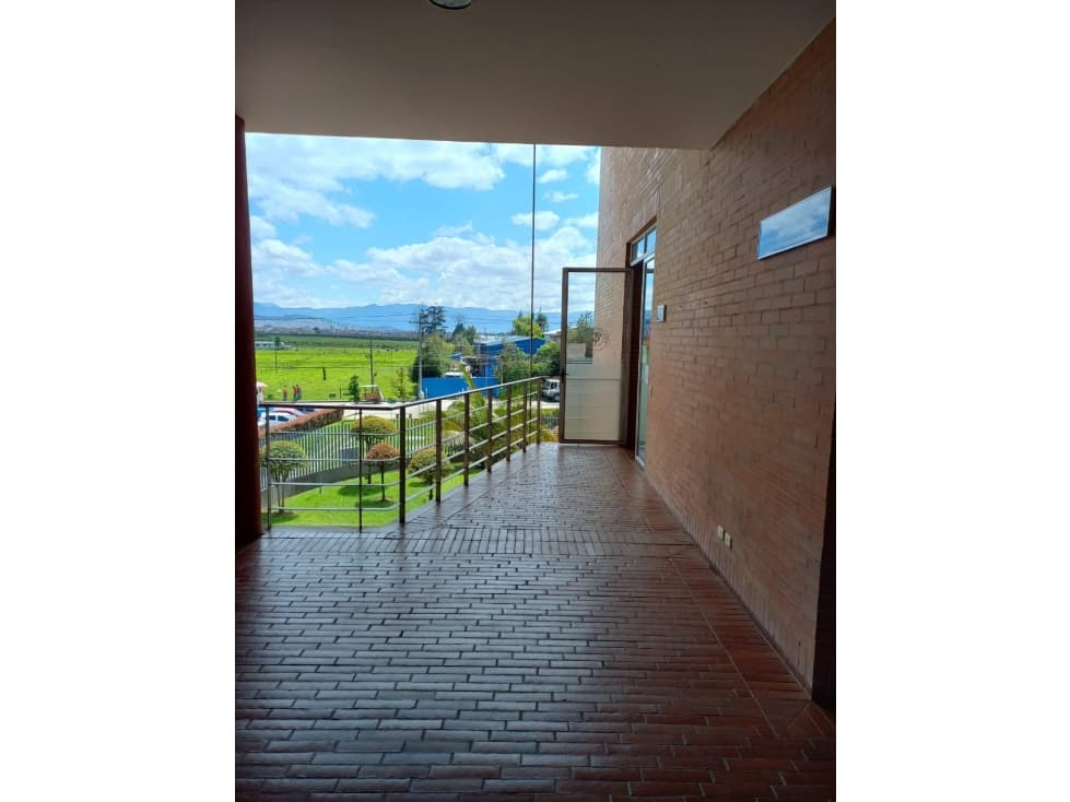 VENDO OFICINA EN COTA SIBERIA - 1