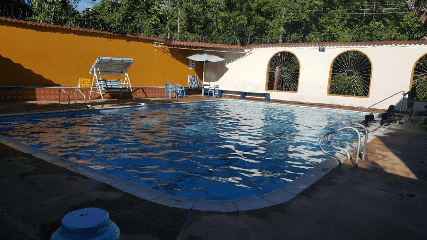 Hotel ven- permuto en el Carmen de Apicala - 1