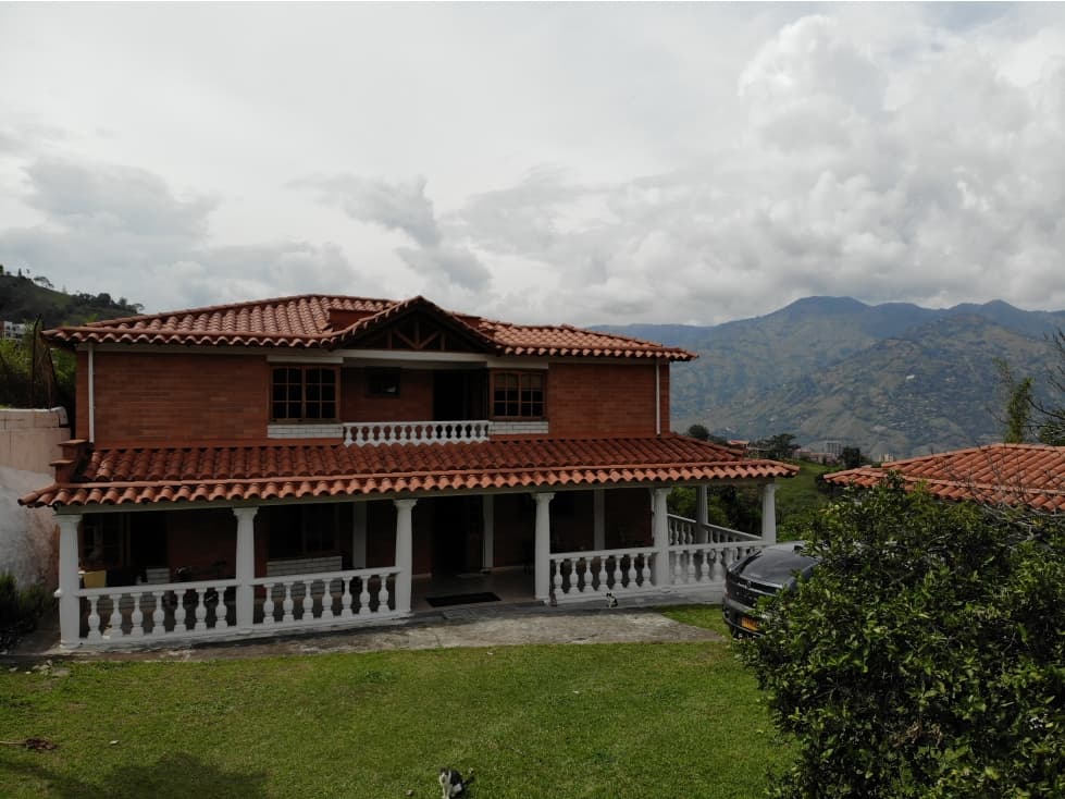 HERMOSA CASA DE CAMPO EN GIRARDOTA CON EXCELENTE UBICACION - 1