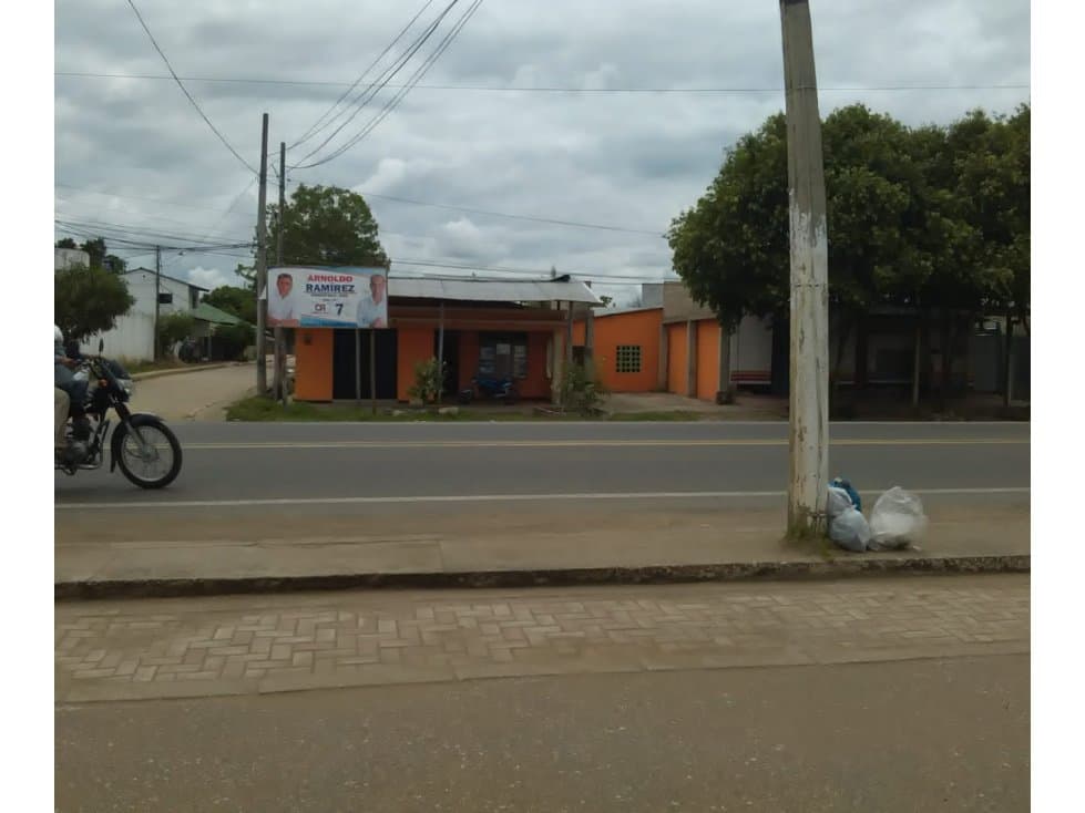 VENDE CASA LOTE EN SAHAGUN 728m2 - 1