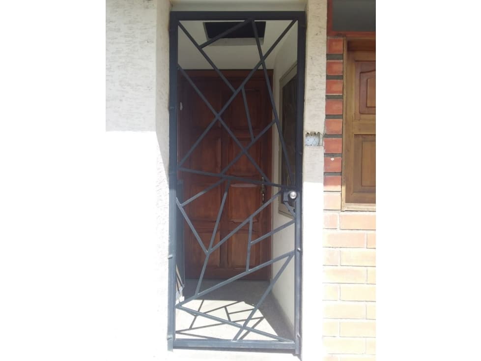 SE ARRIENDA APARTAMENTO CENTRAL EN CIRCASIA - 1