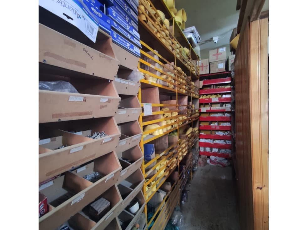 SE VENDE FERRETERIA EN VELEZ SANTANDER - 1
