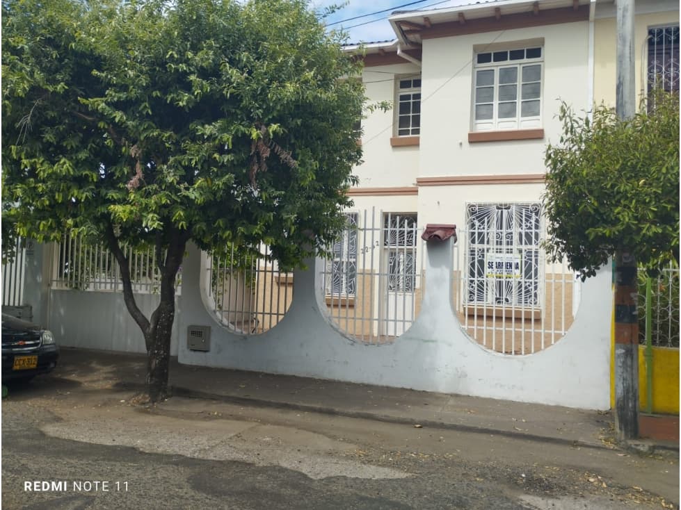 SE ARRIENDA AMPLIA CASA COMERCIAL EN EL SUCRE - 1