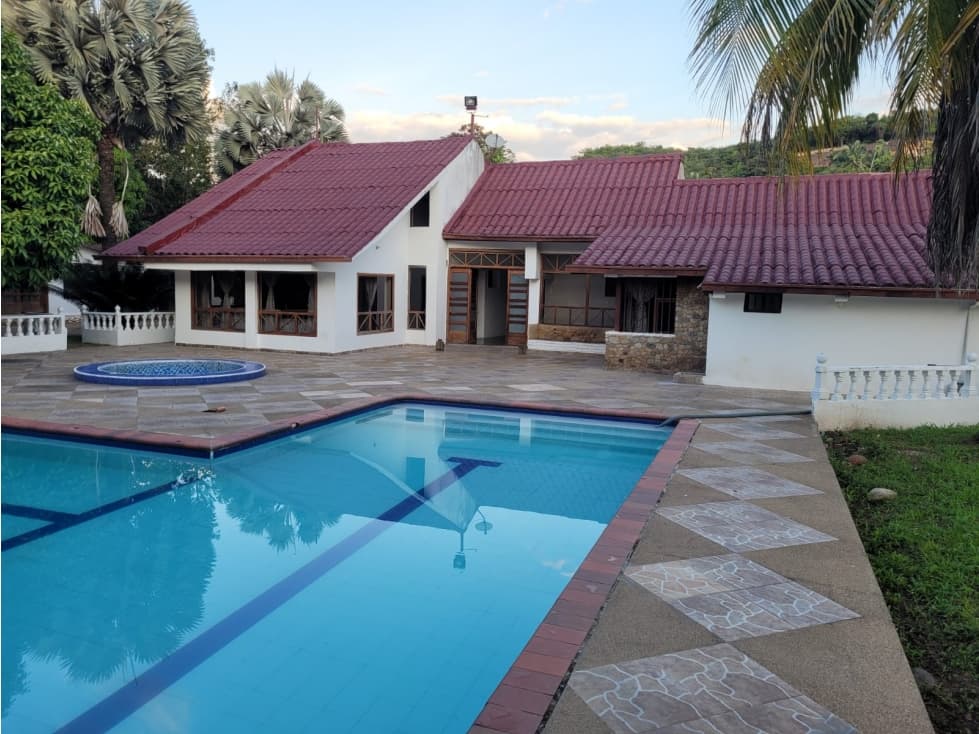 ALQUILO CASA VACACIONAL PARA 26 PERSONAS MELGAR - 1