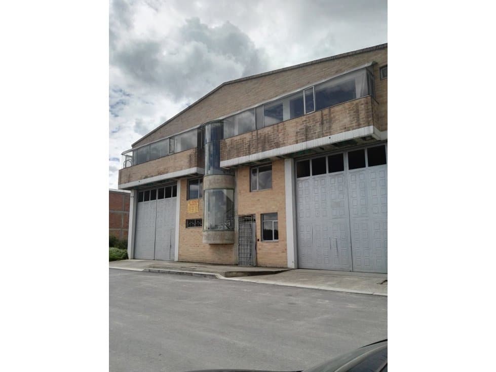 SE VENDE O SE PERMUTA BODEGA EN MADRID POR INMUEBLE DE MENOR VALOR - 1