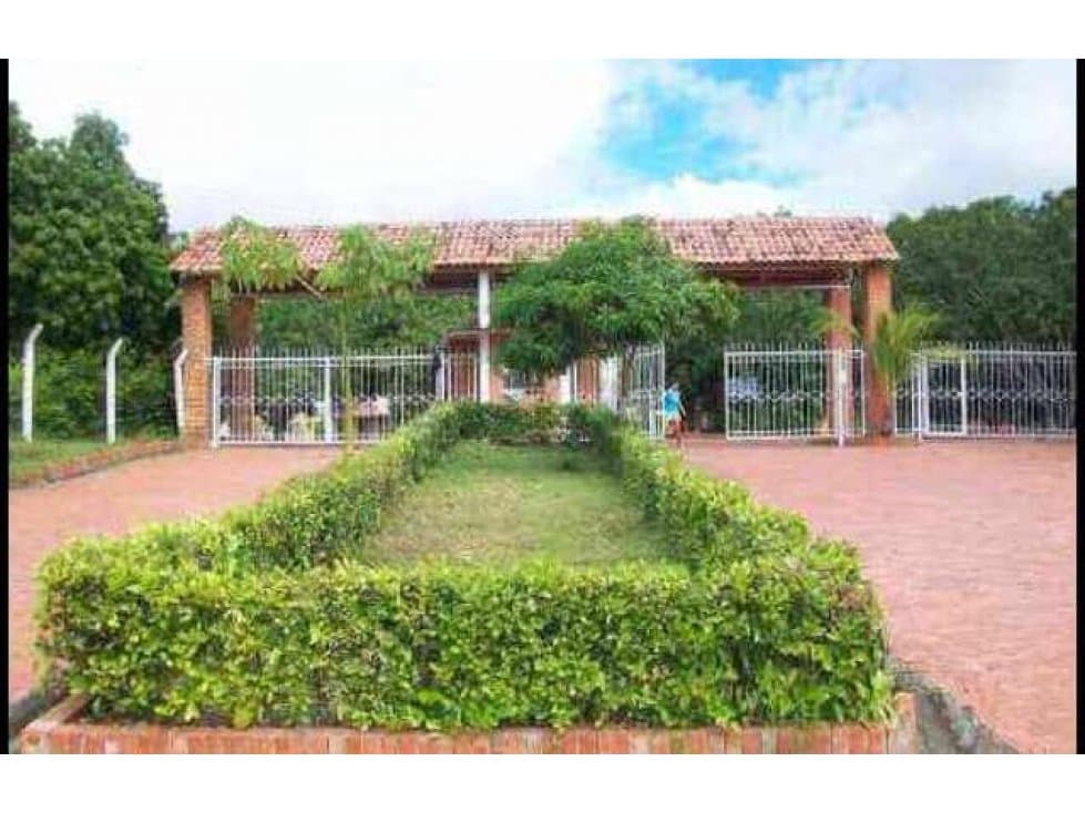 SE PERMUTAN O SE VENDEN LOTES EN EL GUAMO - 1