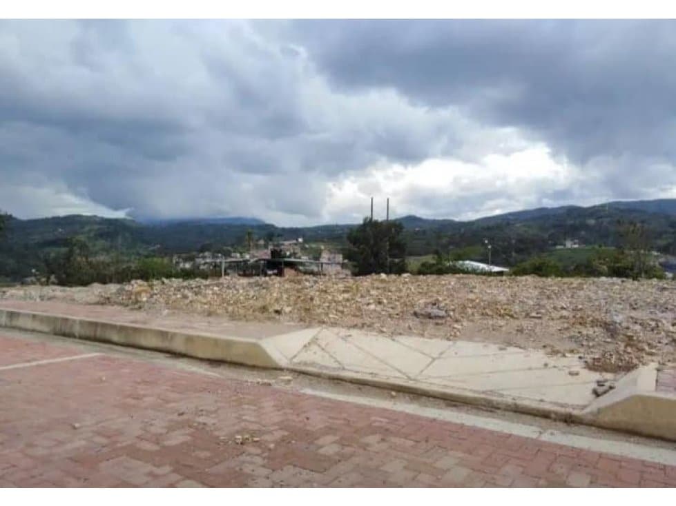 SE VENDE LOTE EN MONIQUIRA - 1