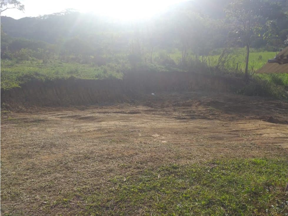 SE PERMUTA O SE VENDE LOTE EN MONIQUIRA - 1
