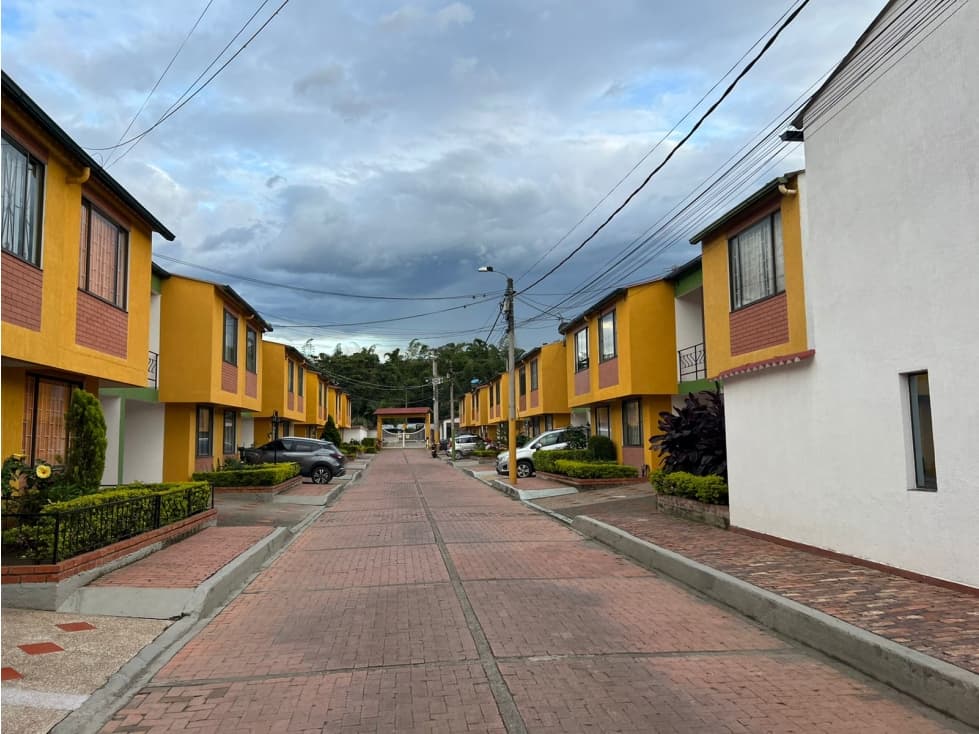 Vendo Casa en Conjunto en Guaduas - 1